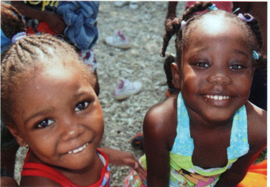 Kaksi orpotyttöämme Haitilla
